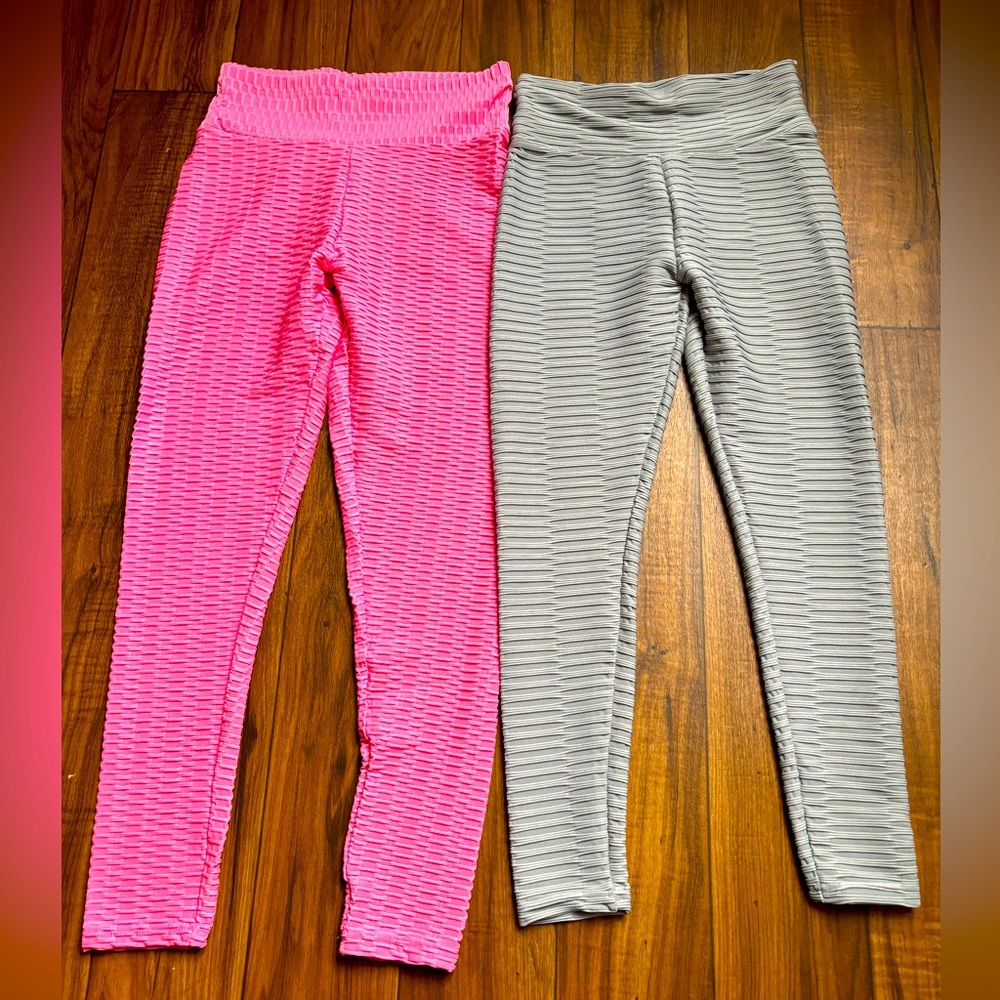 2 Excellent Pairs of Woman Leggings Size Medium * Both NEW Like Condition. SET